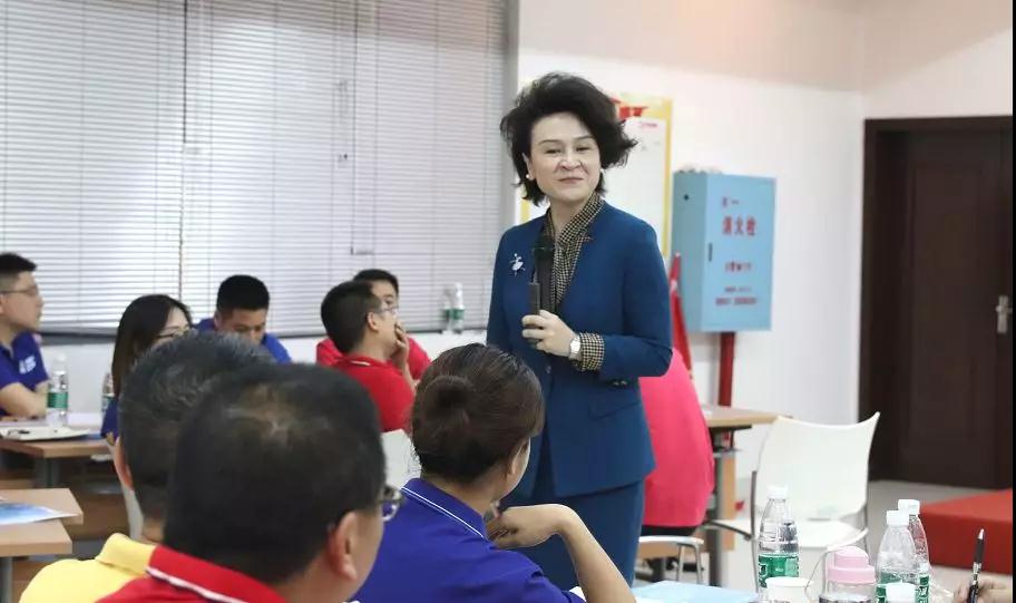 商務(wù)禮儀培訓-湖南中堅力量.jpg